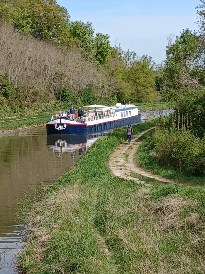 Entre Loire Et Canal Briare Exteriör bild