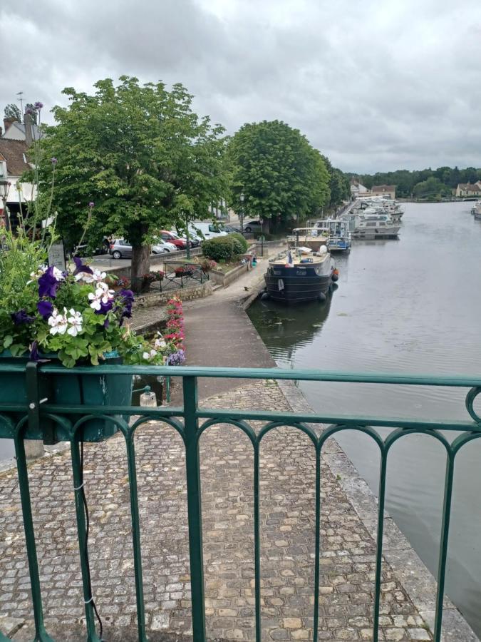 Entre Loire Et Canal Briare Exteriör bild