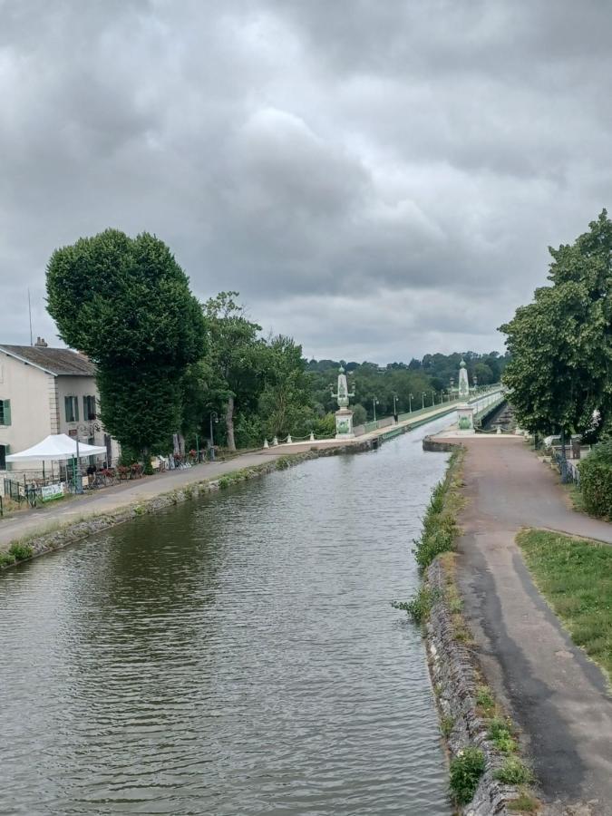 Entre Loire Et Canal Briare Exteriör bild